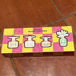 Brand New Marc Jacobs Limited Edition 4-Pc mini Daisy gift set